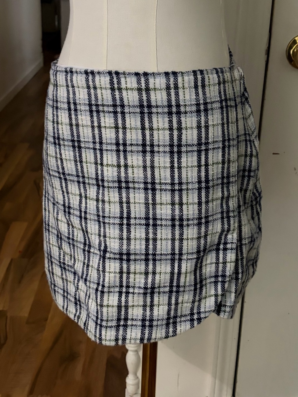 Abercrombie & Fitch Blue, White, Blue & Green Plaid Tweed Mini Skort, Small, EUC